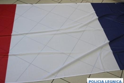 Legnica - Znieważył flagę Francji i naruszył nietykalność policjantów