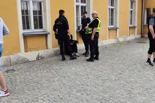 Legnica - Trafili do aresztu za atak na interweniujących ratowników medycznych