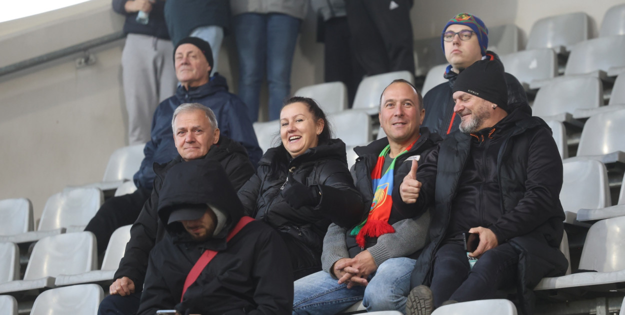 Na trybunach 2812 widzów