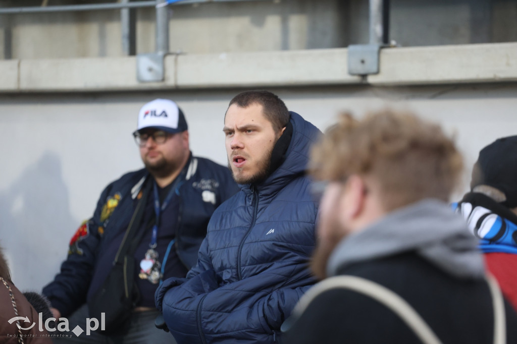 Na trybunach 2812 widzów