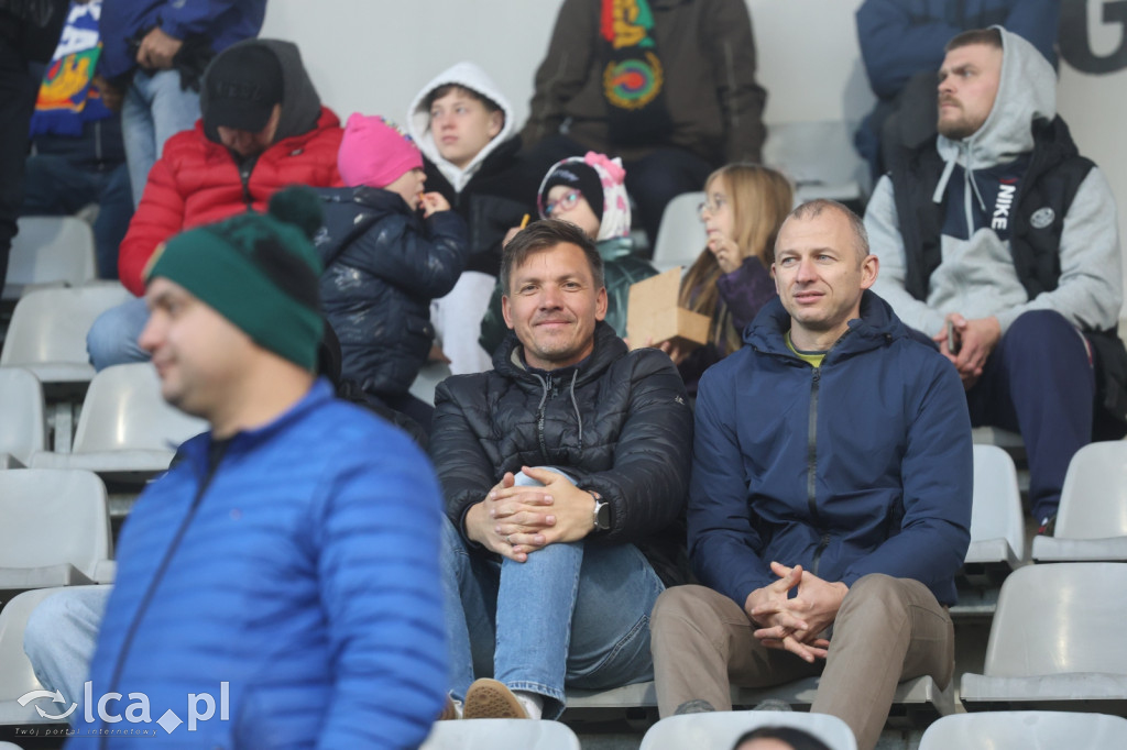 Na trybunach 2812 widzów