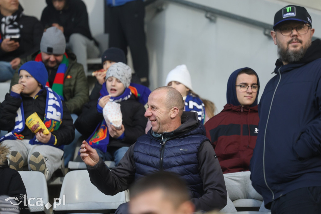 Na trybunach 2812 widzów