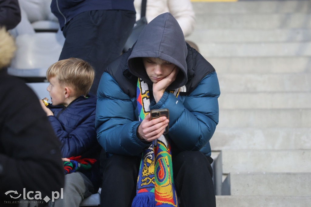 Na trybunach 2812 widzów