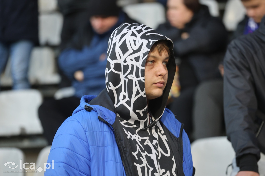 Na trybunach 2812 widzów