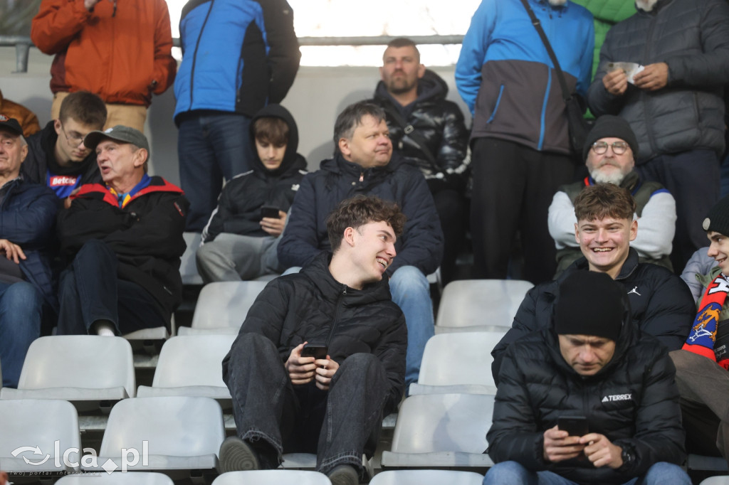 Na trybunach 2812 widzów