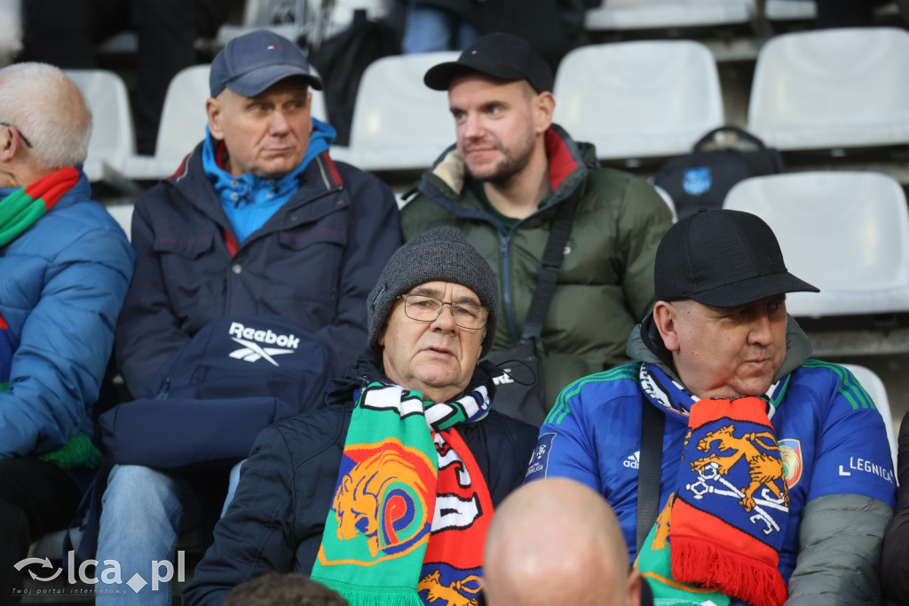 Na trybunach 2812 widzów