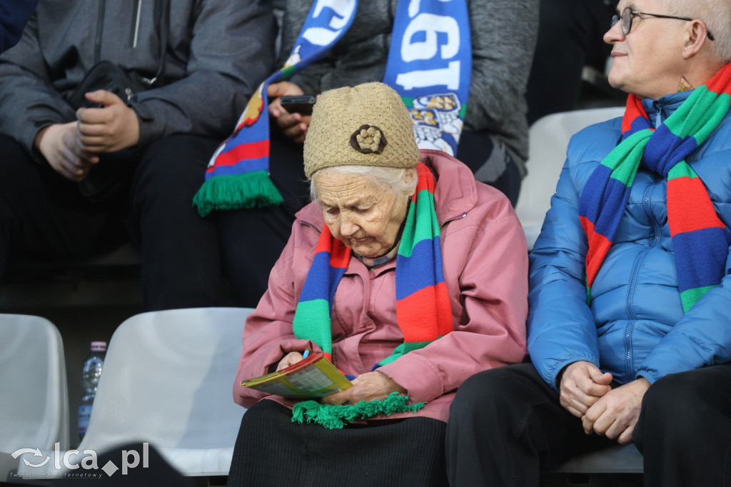 Na trybunach 2812 widzów