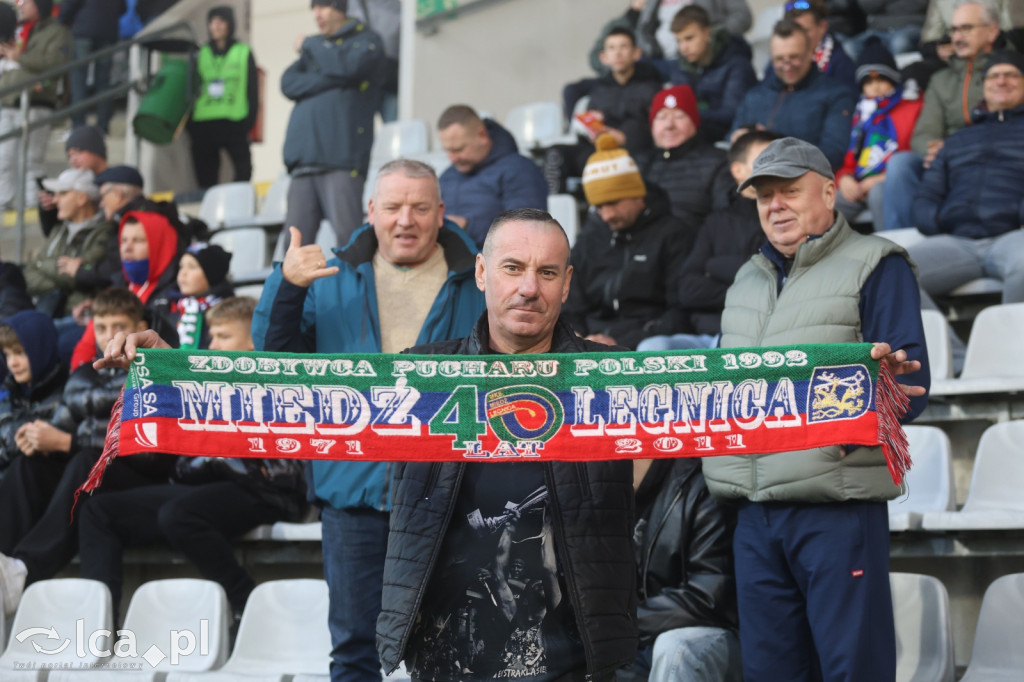 Na trybunach 2812 widzów