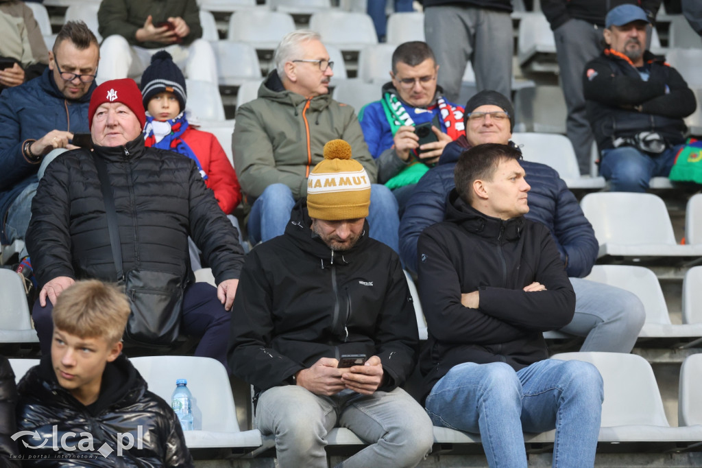 Na trybunach 2812 widzów