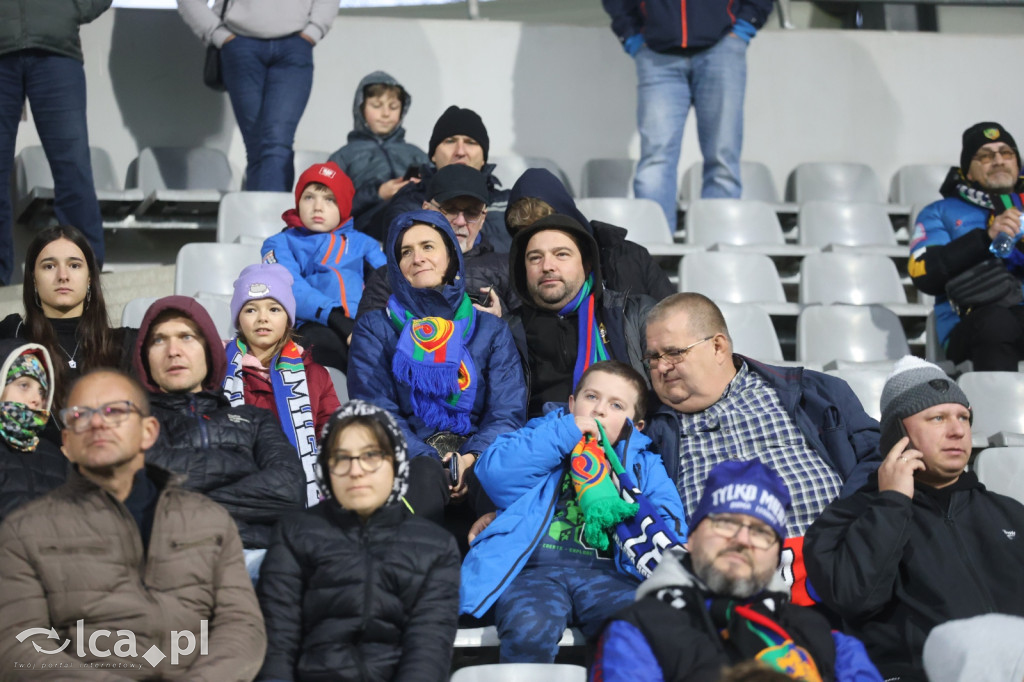 Na trybunach 2812 widzów