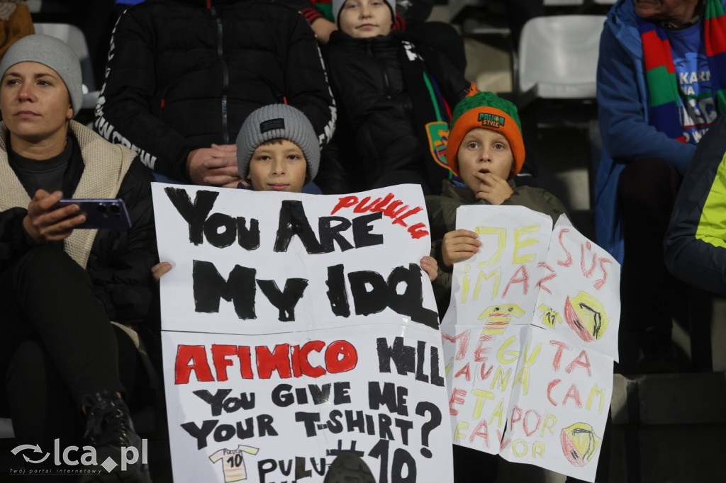 Na trybunach 2812 widzów