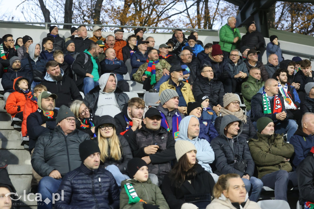 Na trybunach 2812 widzów