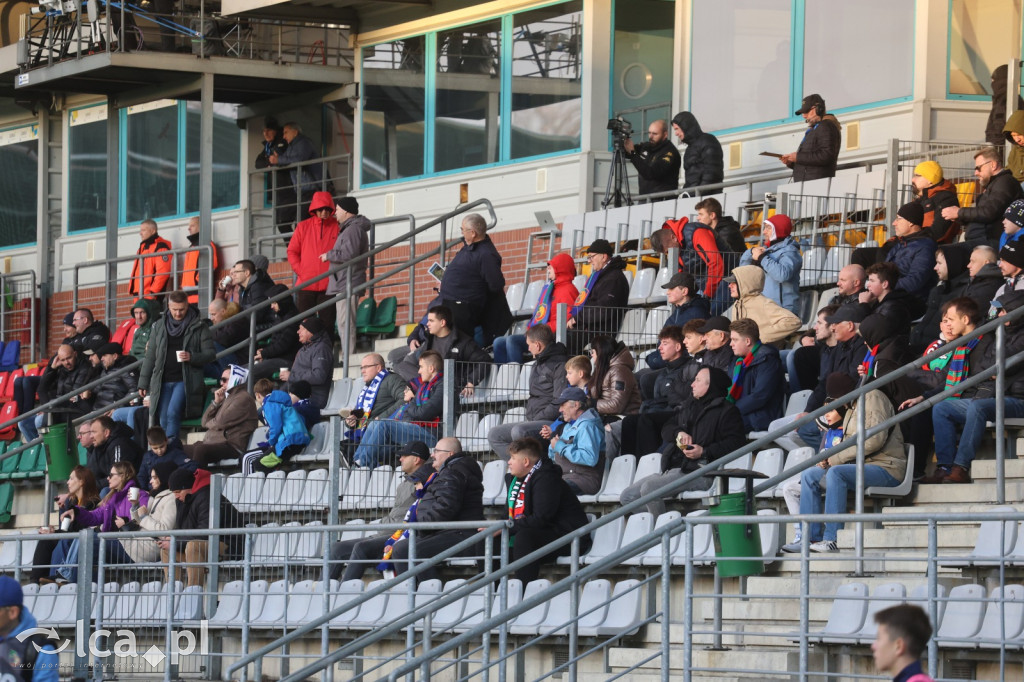 Na trybunach 2812 widzów