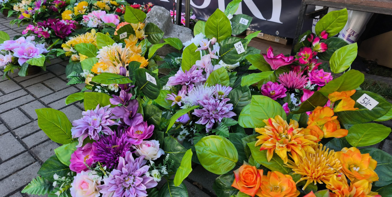 Przed legnickim cmentarzem komunalnym