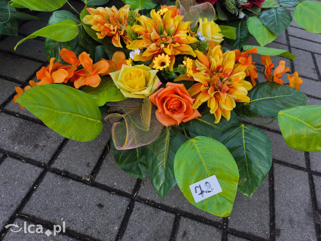 Przed legnickim cmentarzem komunalnym