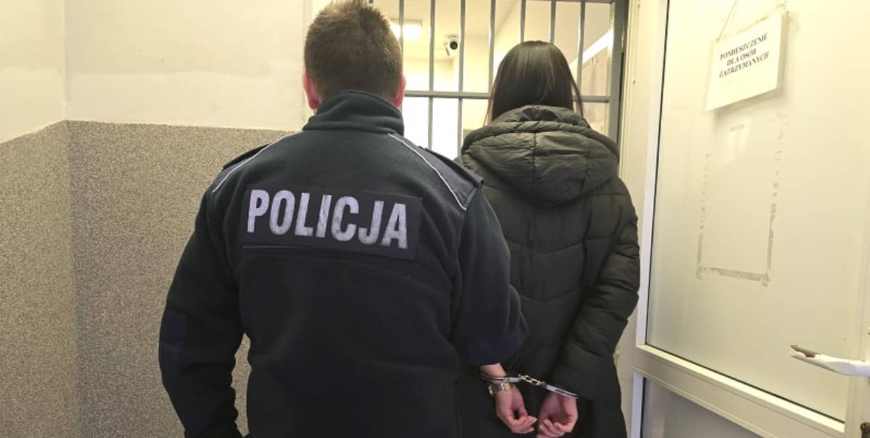 Pijana i bez prawa jazdy rozbiła auto (źródło: KMP Legnica)