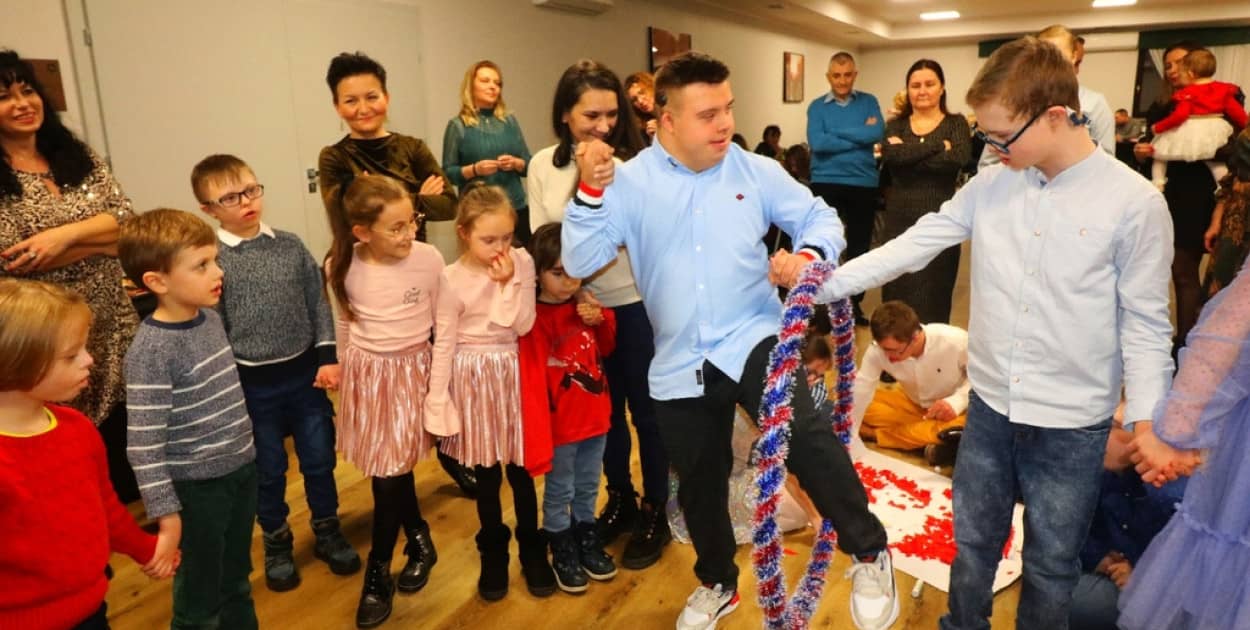 Podopieczni Stowarzyszenia \"Otwórz Serce\" (Wojciech Obremski lca.pl)