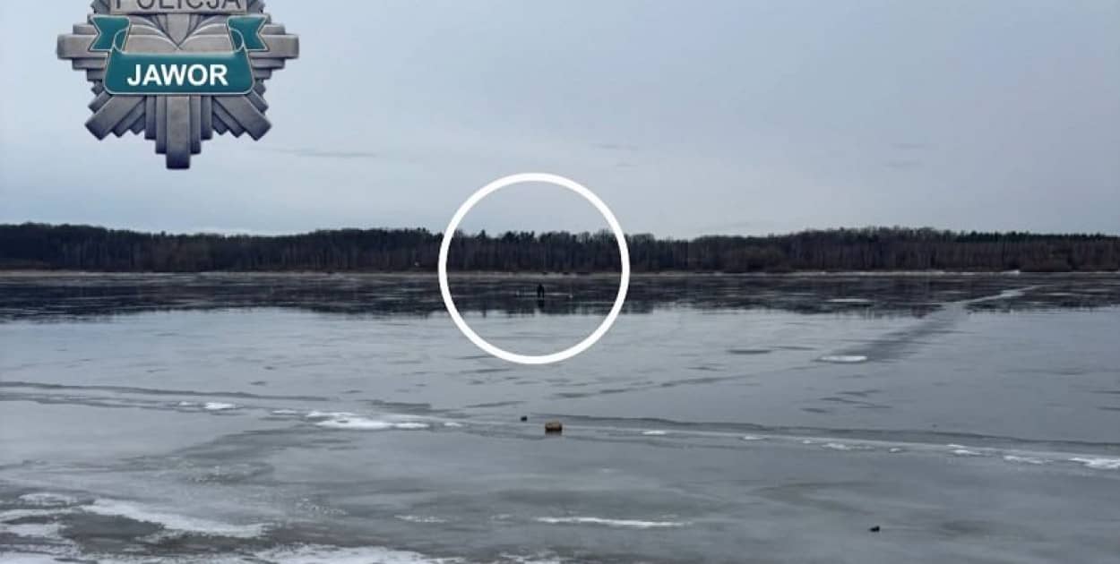 Weszli na cienki lód żeby powędkować (źródło: KPP Jawor)