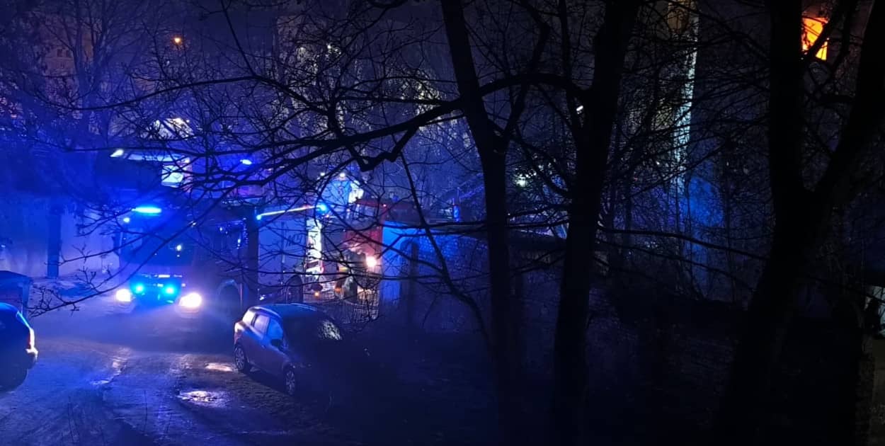 Płonie pustostan przy ulicy Piastowskiej (Paula Lewandowska lca.pl)