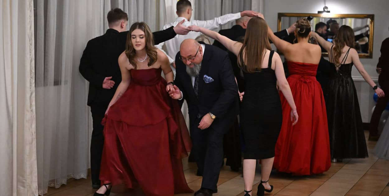 Maturzyści „Budowlanki” bawią się na studniówce. (Piotr Florek lca.pl)