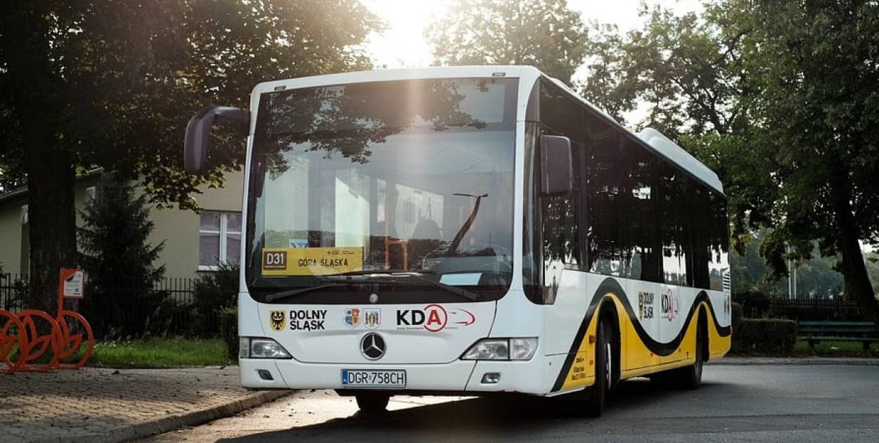 Autobusy zamiast pociągów na trasie do Trzebnicy (mat. prasowe)