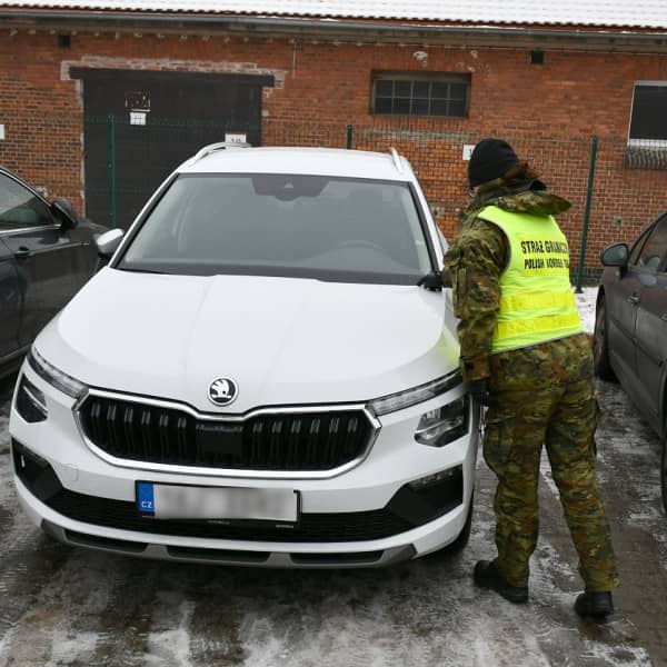 Zatrzymali kierowcę na granicy. Jechał kradzioną Skodą (mat. prasowe)