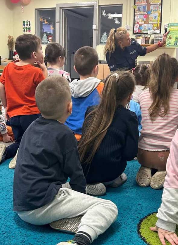 Dzieci uczyły się zasad bezpieczeństwa (źródło: KMP Legnica)