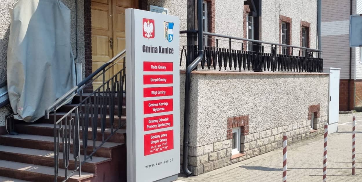 Urząd Gminy w Kunicach (Wojciech Obremski lca.pl)
