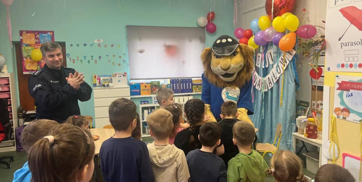 Przedszkolaki z „Miedzianego Krasnoludka” uczyły się zasad bezpieczeństwa (źródło: KMP Legnica)