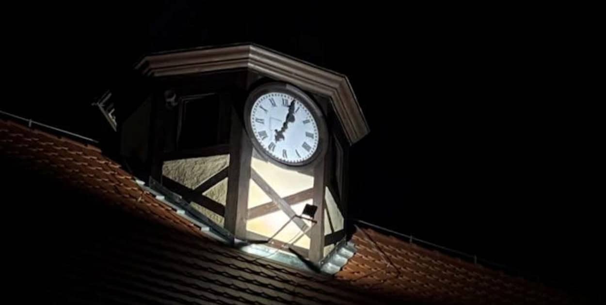 Zegar na ratuszu w Prochowicach znów działa (mat. prasowe)