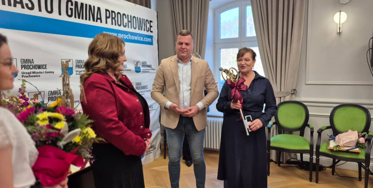 Zniszczony obiekt zmienił się nie do poznania. Jest Sala Ślubów i MGOPS (LS lca.pl)