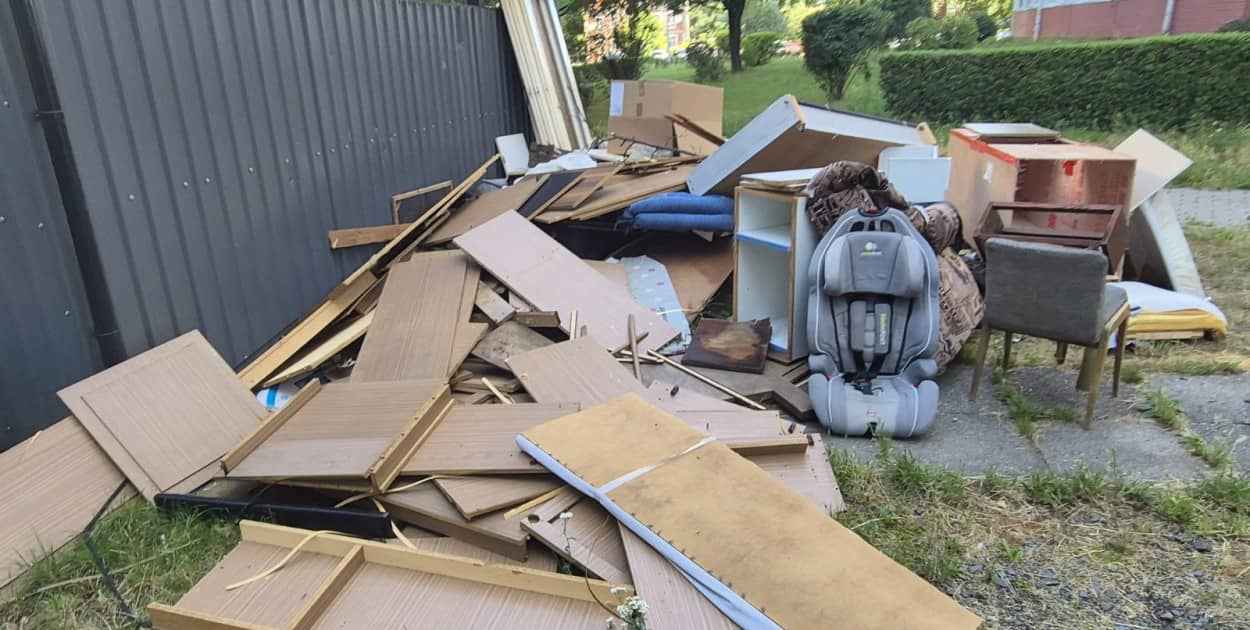 Odpady wielkogabarytowe (Wojciech Obremski lca.pl)