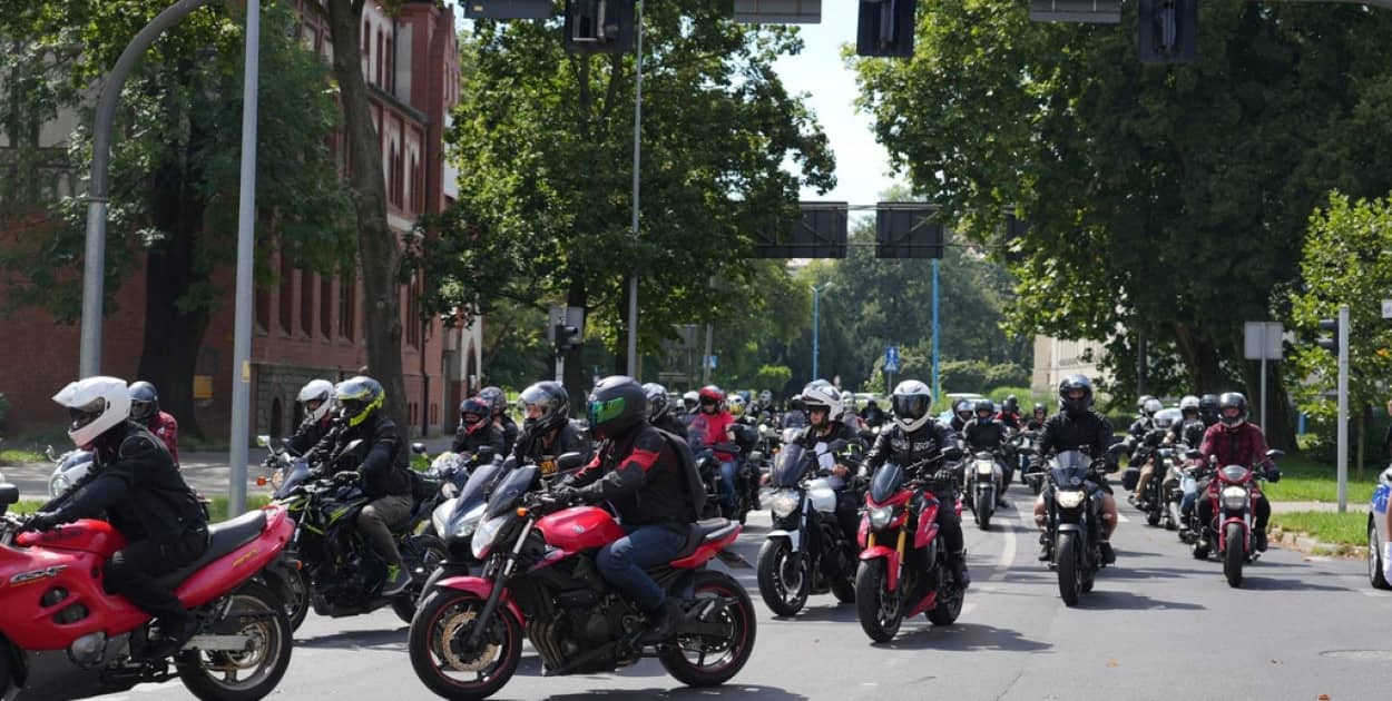 Motocyklowa parada (Anna Kałuża lca.pl)