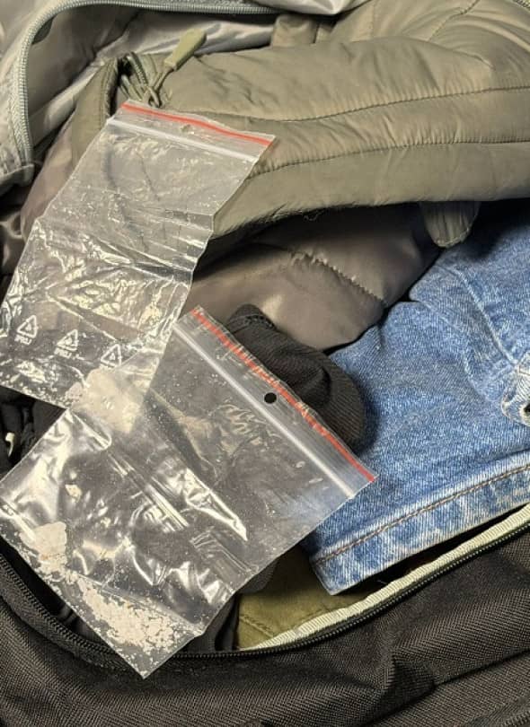 Partnerki chciały mu umilić pobyt w areszcie? (źródło: KMP Legnica)