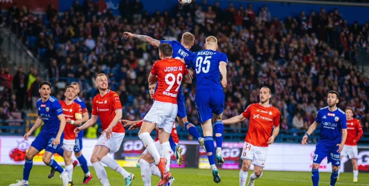 Wisła Kraków -  Miedź Legnica (miedzlegnica.eu)