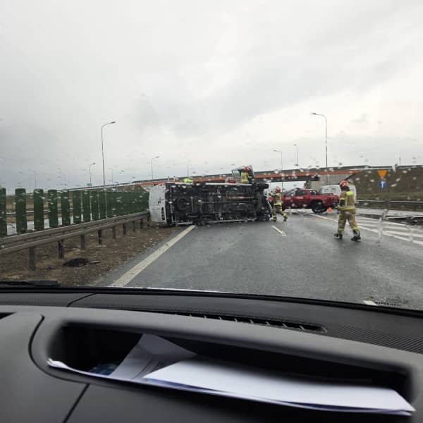 Trafili na wypadek i od razu ruszyli z pomocą (asp. Łukasz Frańczak)