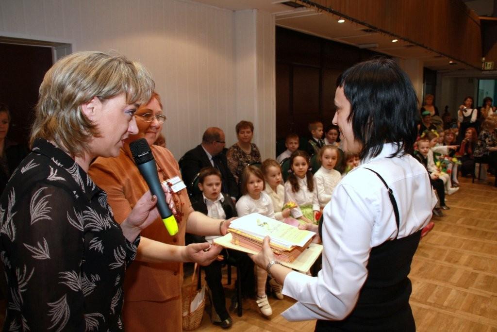 Uczyli się czerpać papier