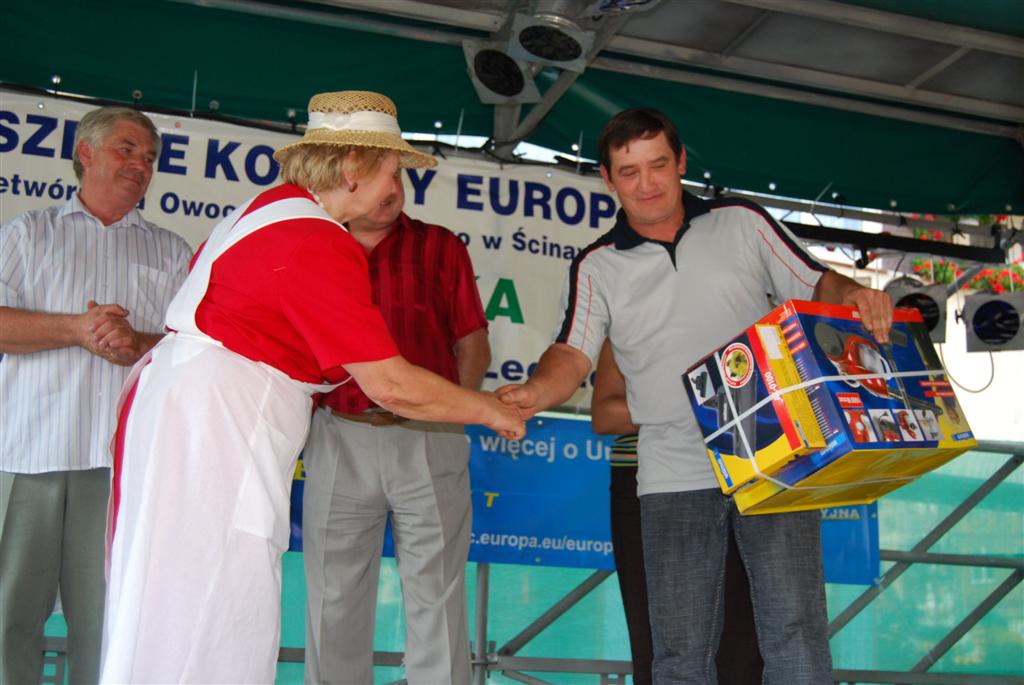 Rozdali 300 litrów zupy