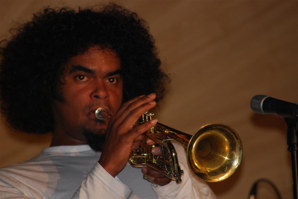 Jose Torres w Sunny Club music