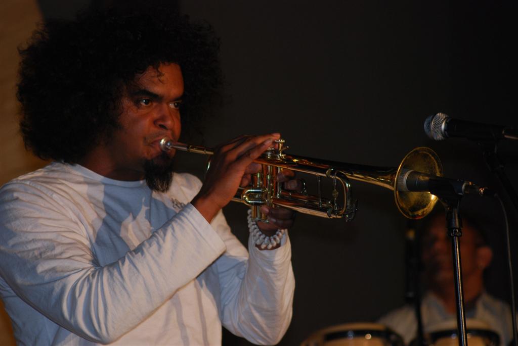Jose Torres w Sunny Club music