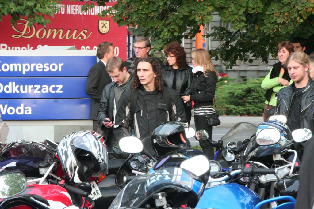 Motocykliści w hołdzie koledze