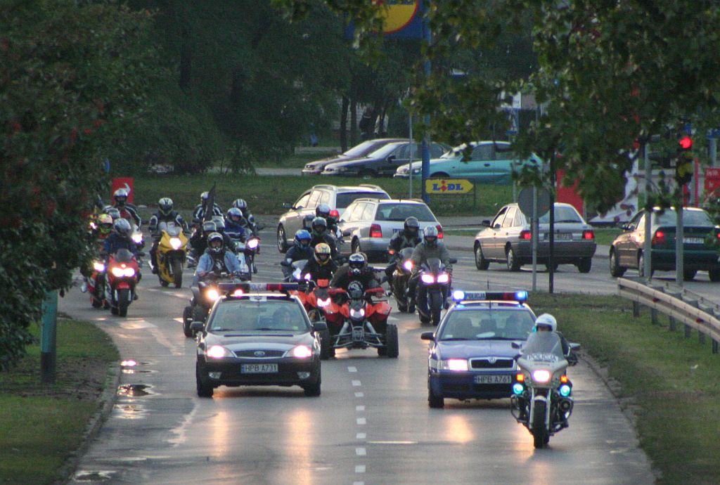 Motocykliści w hołdzie koledze
