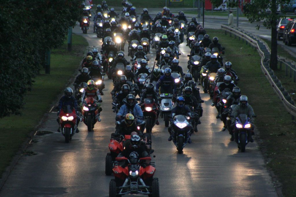 Motocykliści w hołdzie koledze
