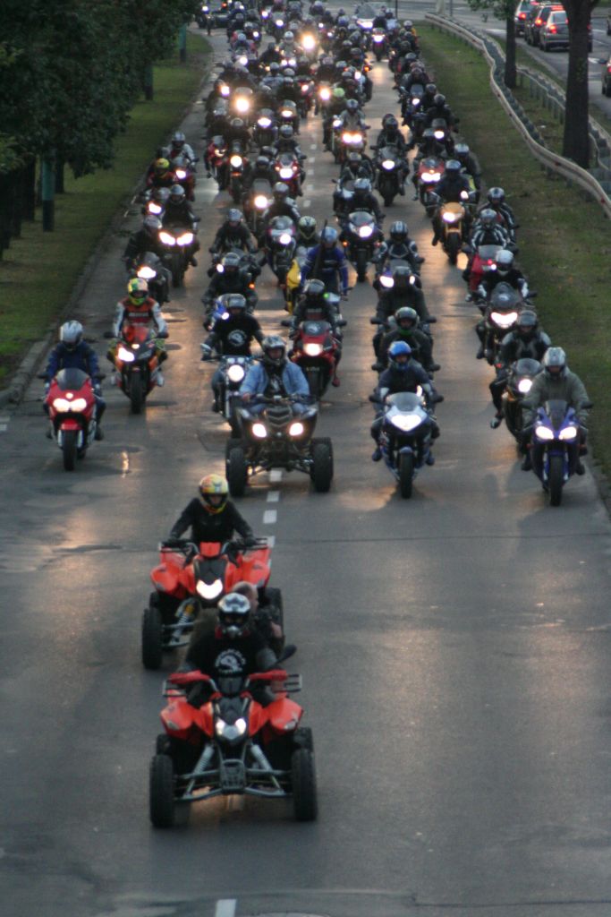 Motocykliści w hołdzie koledze