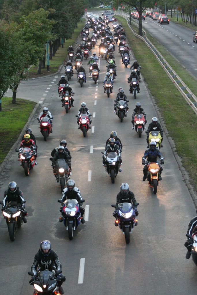 Motocykliści w hołdzie koledze