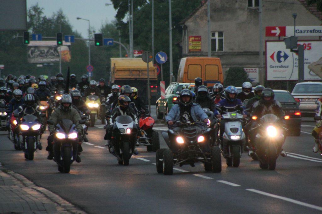 Motocykliści w hołdzie koledze