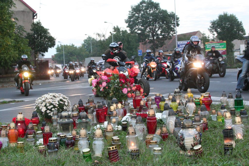 Motocykliści w hołdzie koledze