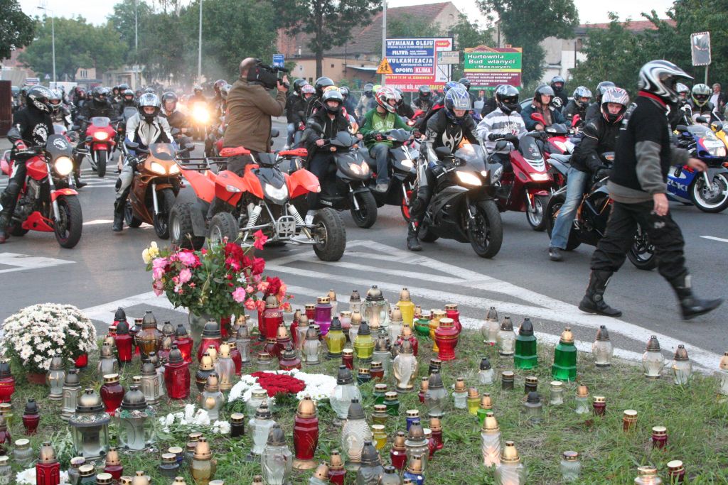 Motocykliści w hołdzie koledze