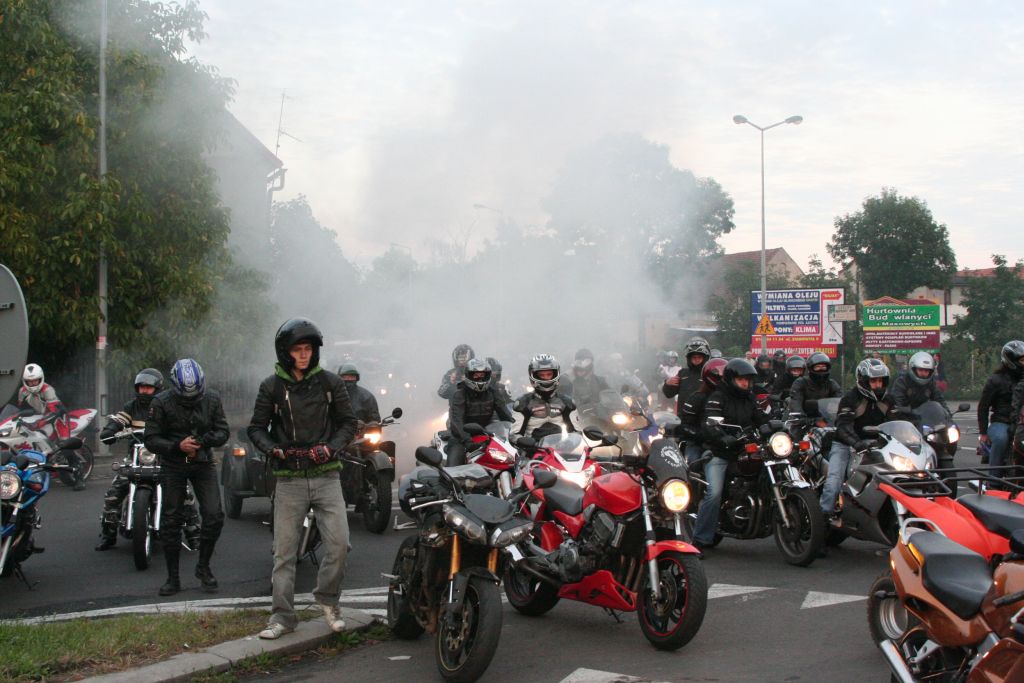 Motocykliści w hołdzie koledze