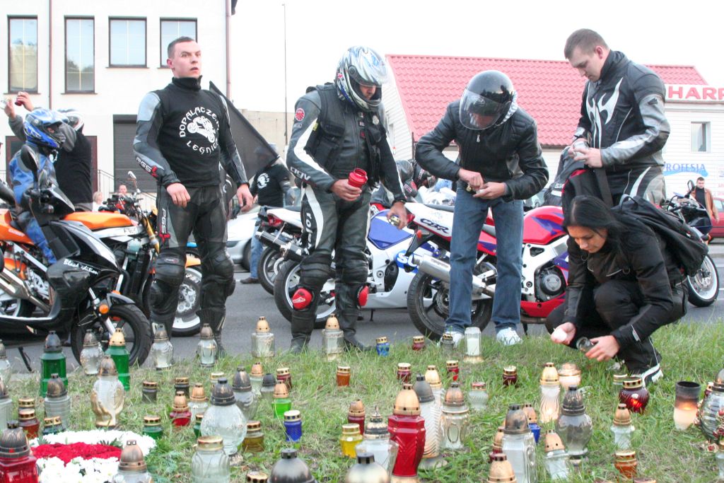 Motocykliści w hołdzie koledze